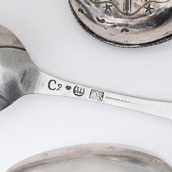 Skedar, 10 st och strösked, silver, Sverige, 1700/1800-tal.