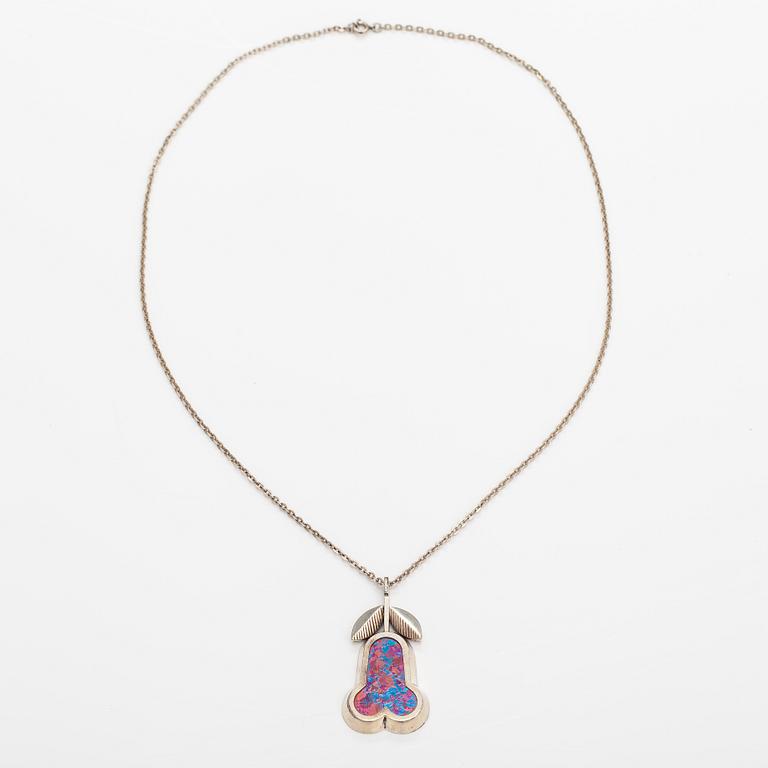 Nanny Still, A sterling silver and titanium necklace. Kultakeskus, Hämeenlinna 1976.