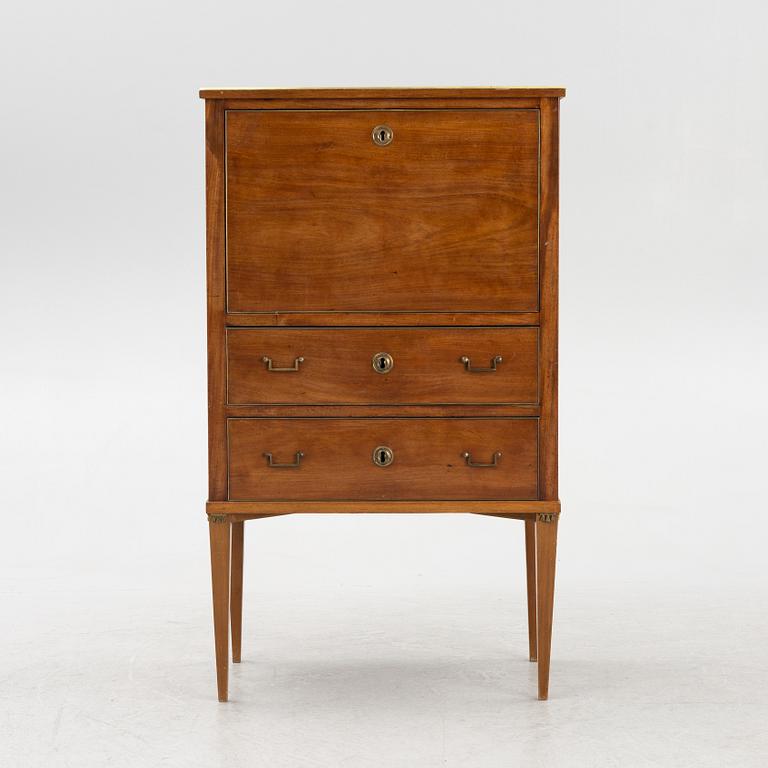 A late Gustavian secretaire, around 1800.