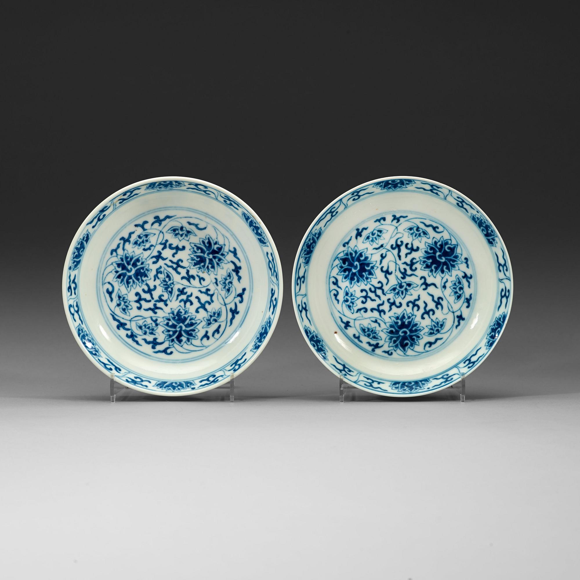 A pair of blue and white lotus dishes, Qing dynasty, Guangxu (1874-1908) marks and of period.