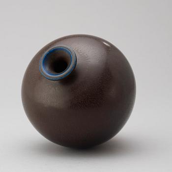 A Berndt Friberg stoneware vase, Gustavsberg Studio 1976.