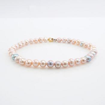 Necklace of cultured freshwater pearls with a clasp in 18K red and white gold from Georg Jensen & Wendel.