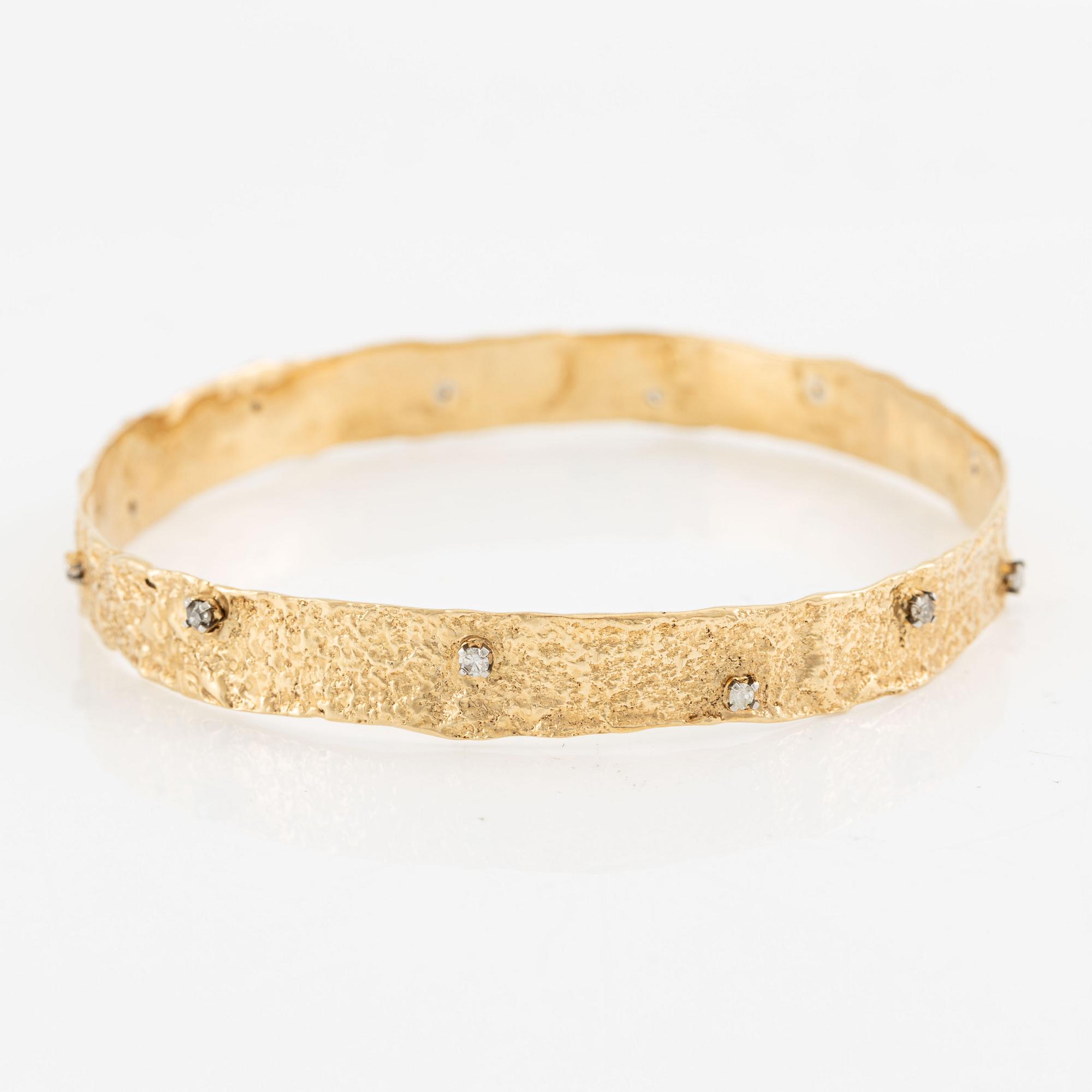 Bangle, 14K gold with brilliant-cut diamonds.