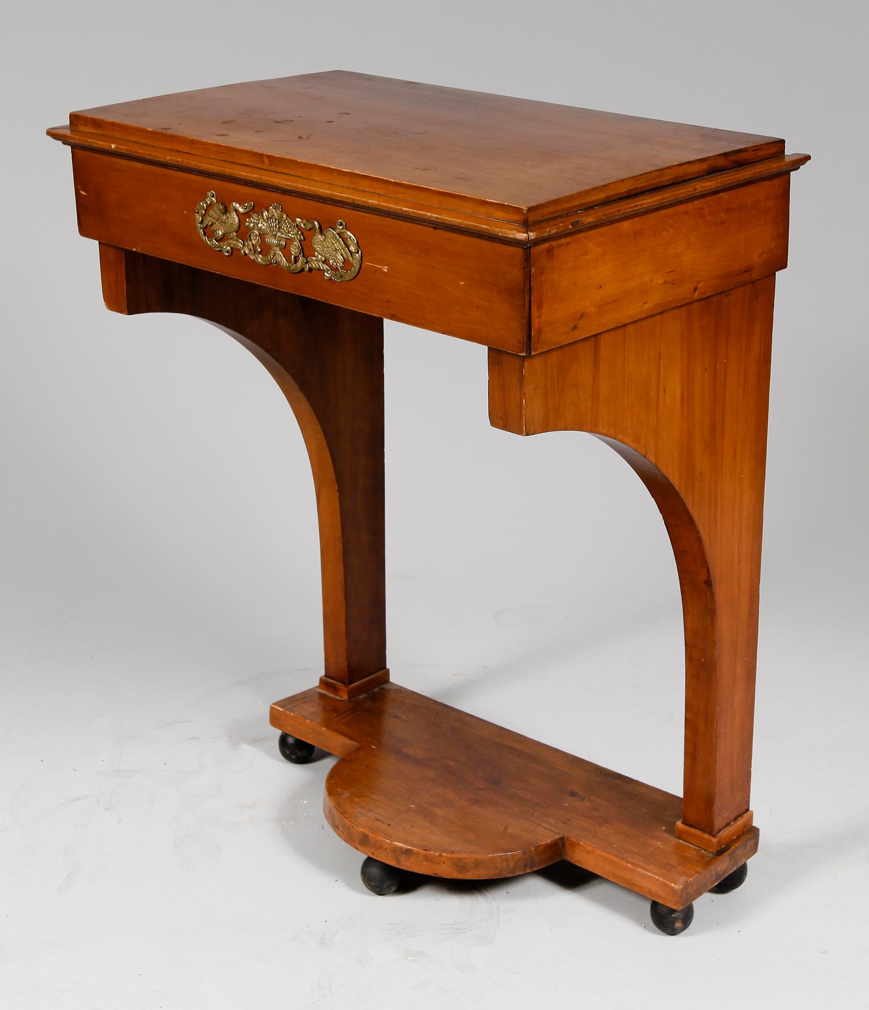 TRYMÅBORD, empire, 1800-talets första hälft.