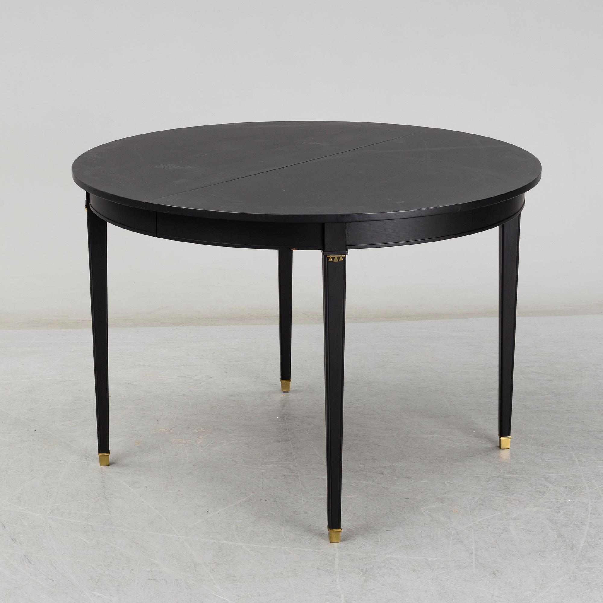 A Gustavian style painted dining table, second half of the 20th century.