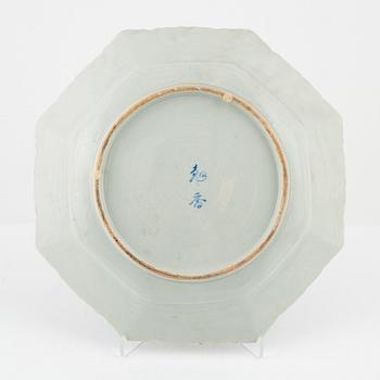 An octagonal porcelain dish, Japan, mid/first half of the 20th century.