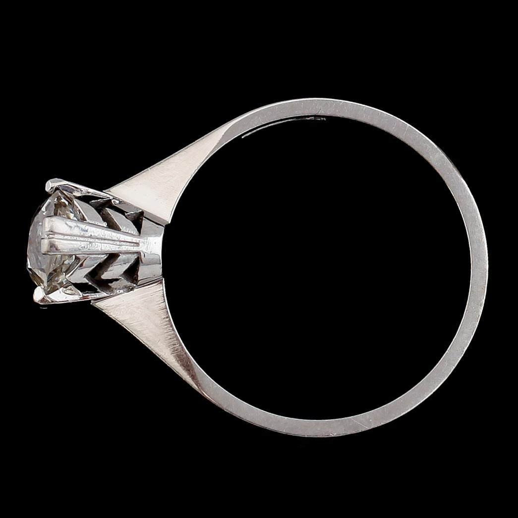 RING, 18 k vitguld, briljantslipad diamant ca 1.25 ct, 1985. Vikt ca 3,9 g.