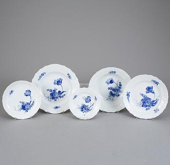 MATSERVIS, 125 delar, porslin, "Blå Blomst", Royal Copenhagen.