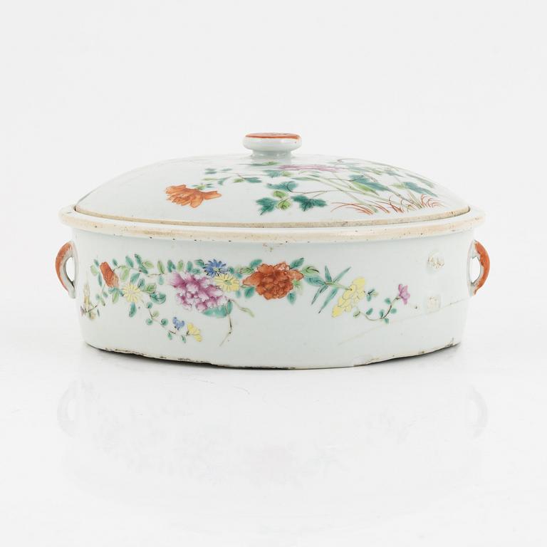 A famille rose tureen with cover, China, 19th century.
