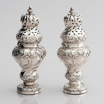 Johan Wennerwall, kryddbössor, ett par, silver, Göteborg 1756. Rokoko.