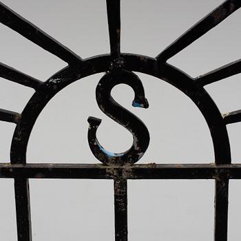 GRINDAR, ett par, smidesjärn, tidigt 1900-tal.