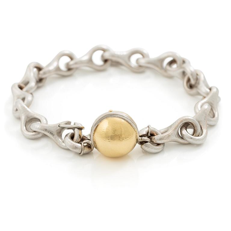 Ole Lynggaard armband 18K vitguld med kullås.