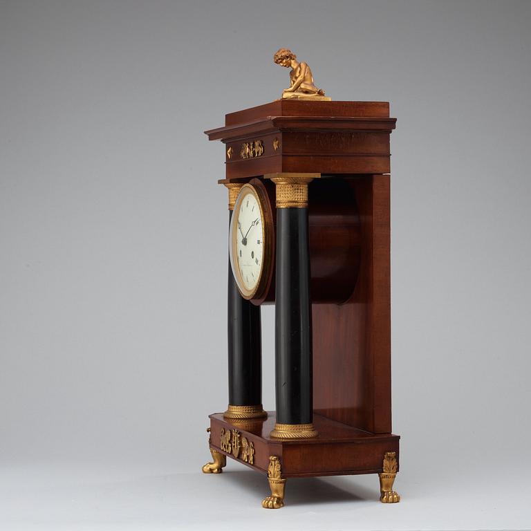 BORDSPENDYL. Danmark, 1800-talets första hälft. Empire.