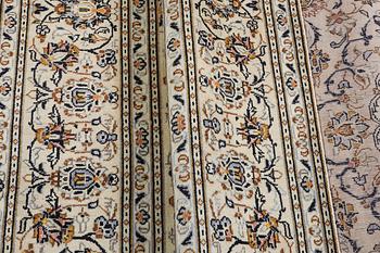 A carpet, Kashan, ca 298 x 199 cm.