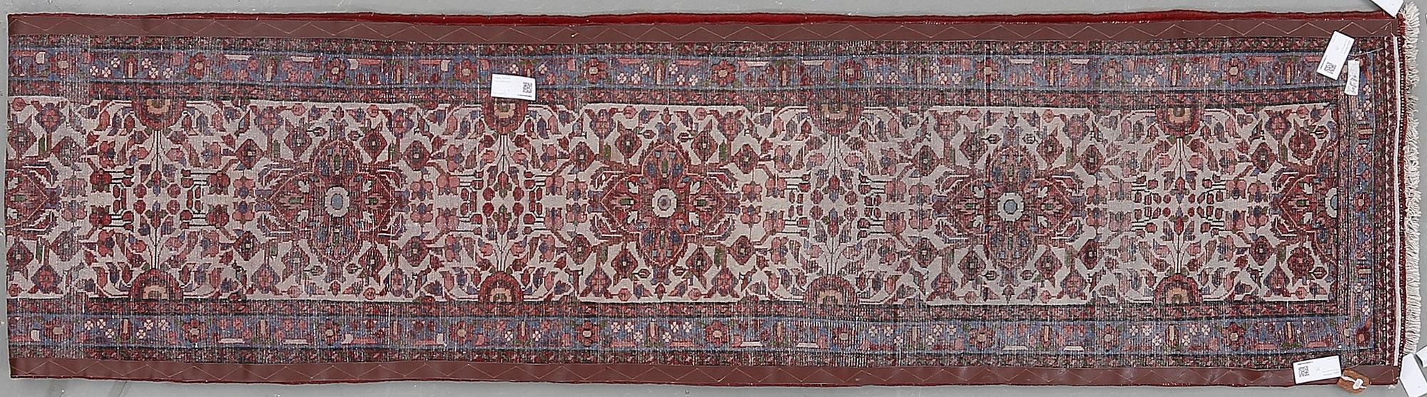 MATTA, orientalisk galleri. Ca 605x74 cm.