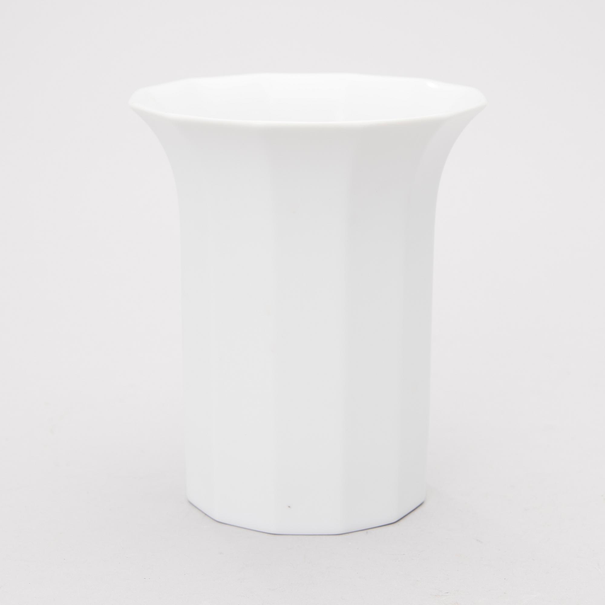 A 53 piece "Winterreise" & "Polygon"  dinner/coffee set by Rut Bryk and Tapio Wirkkala for Rosenthal. Late 20th century.