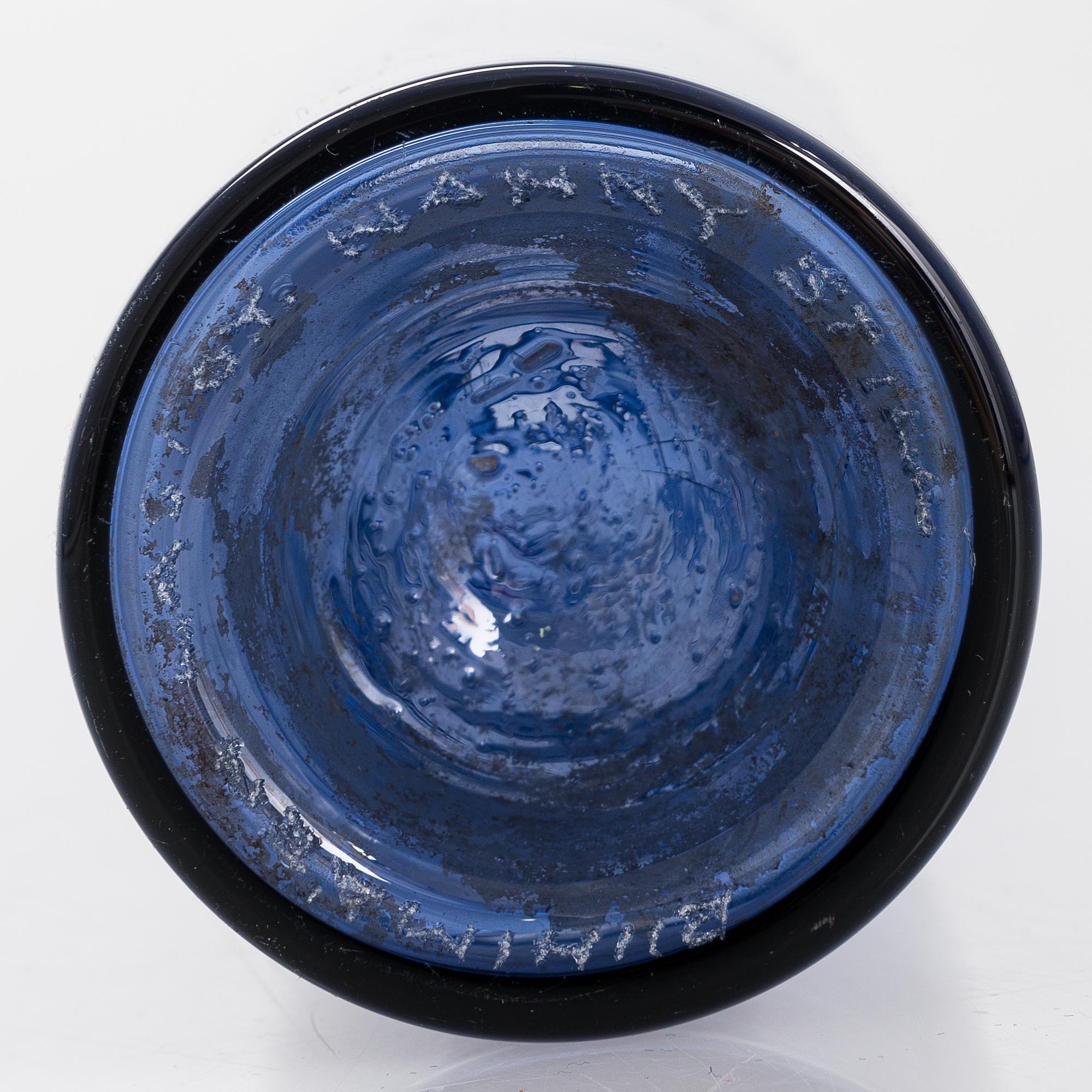 Nanny Still, flaska, signerad Riihimäen Lasi O.Y Nanny Still.