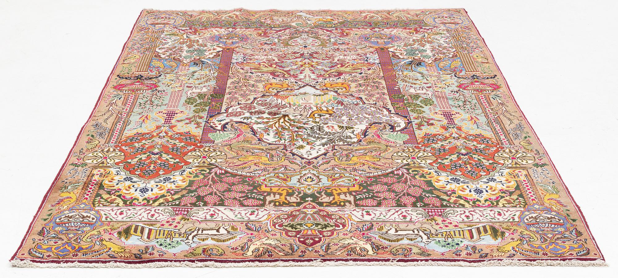 A Kashmar carpet, ca 295 x 200 cm.