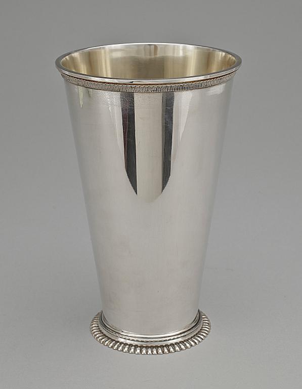BÄGARE, silver CG Hallberg, Stockholm 1949. totalvikt 548 gr.