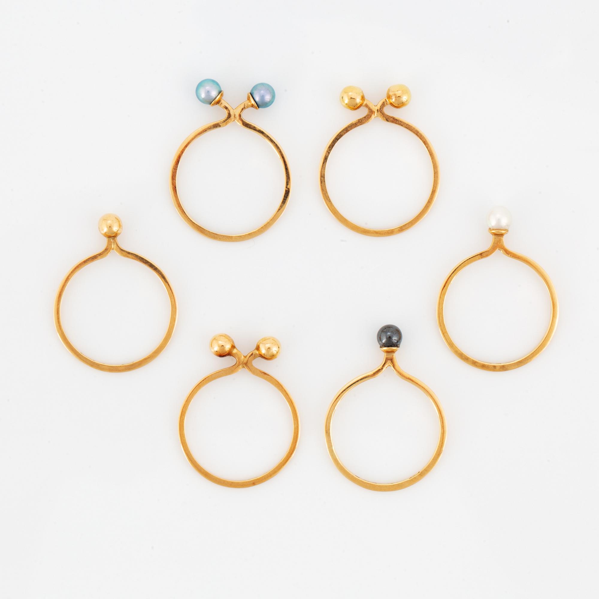 THERESIA HVORSLEV, six gold rings with cultured pearls.
