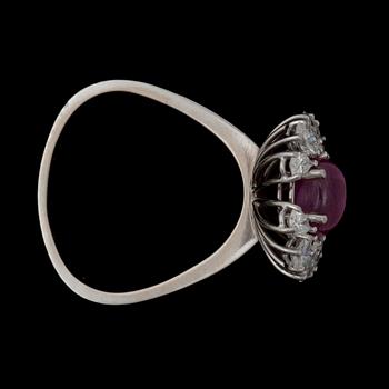 RING, Georg Jensen, med cabochonslipad obehandlad rubin med droppslipade diamanter totalt ca 1.30 ct.