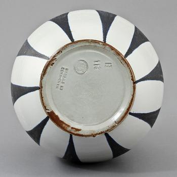 VAS, stengods, Erik Ivarsson samt dekor troligen av Mette Doller, Höganäs, 1900-talets tredje kvartal.