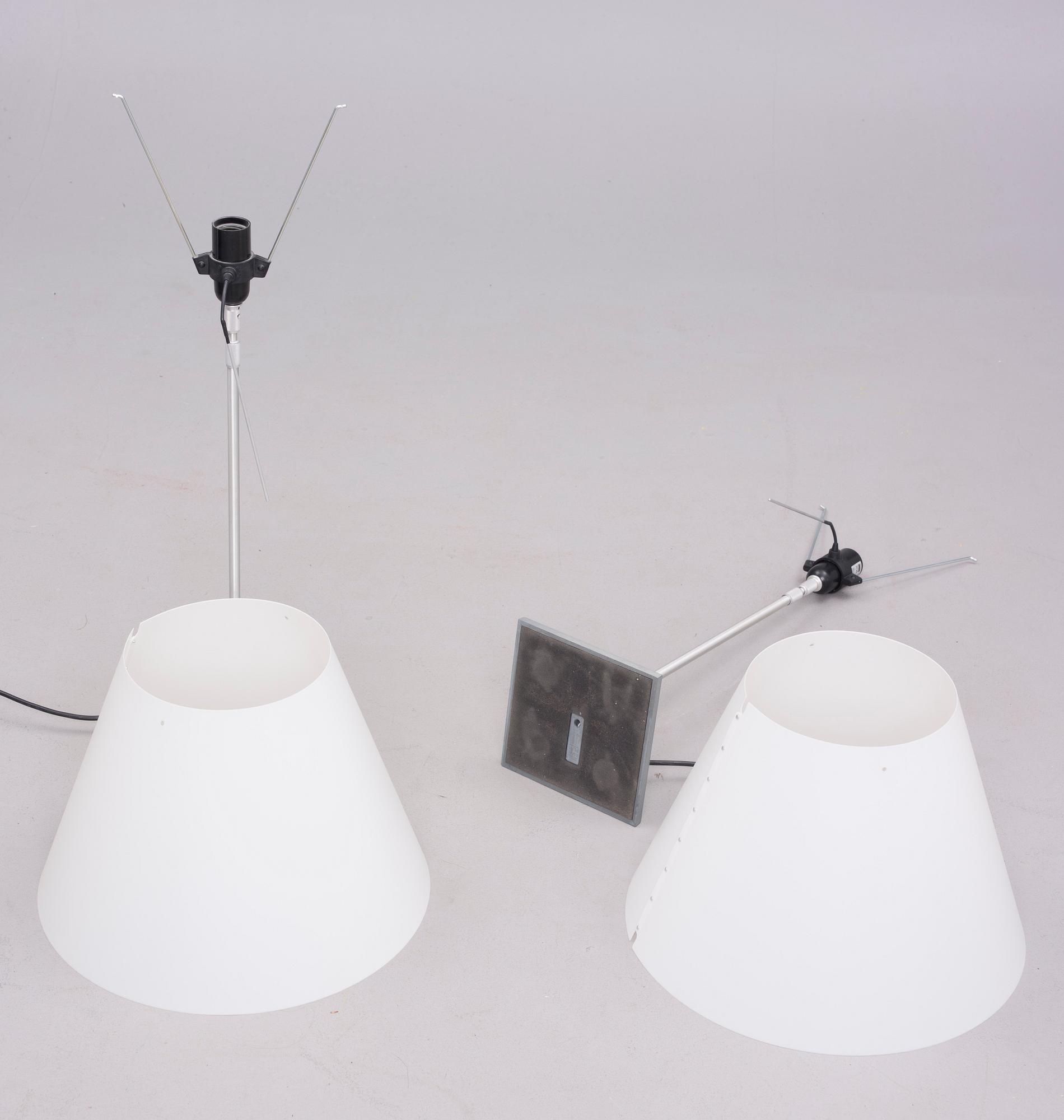 GOLV- / BORDSLAMPOR, ett par, "Costanza", Design Paolo Rizzatto, Luceplan, Italien. Formgiven 1986.