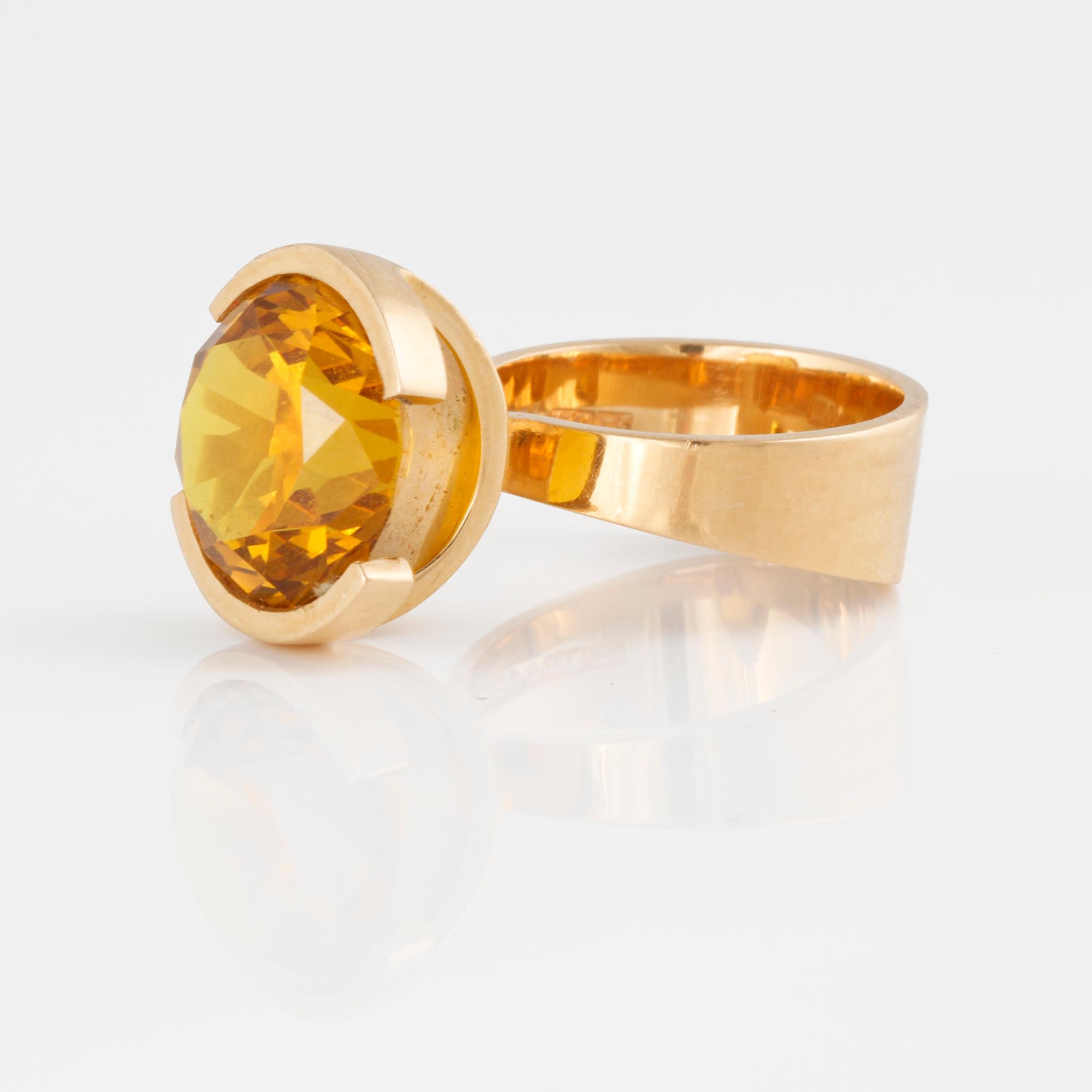 RING, med fasettslipad citrin, Cecilia Johansson, Göteborg, 1969.