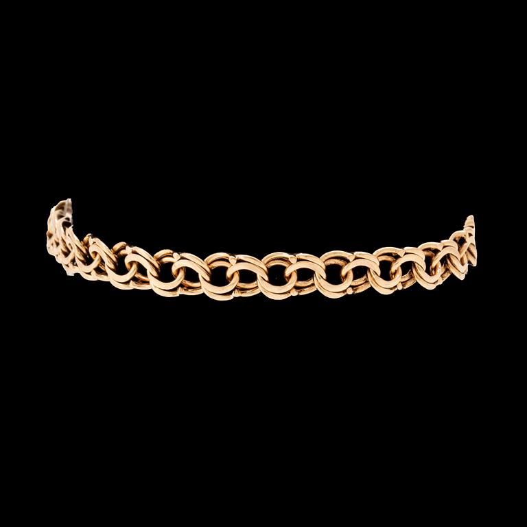 An 18K gold Bismarck link bracelet.
