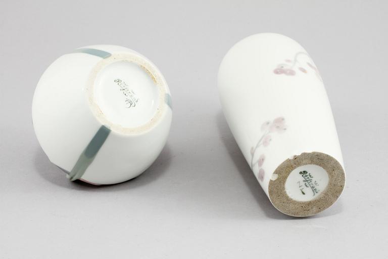 VASER, 2 st, porslin, jugend, Nils Emil Lundström och Anna Boberg, Rörstrand, tidigt 1900-tal.