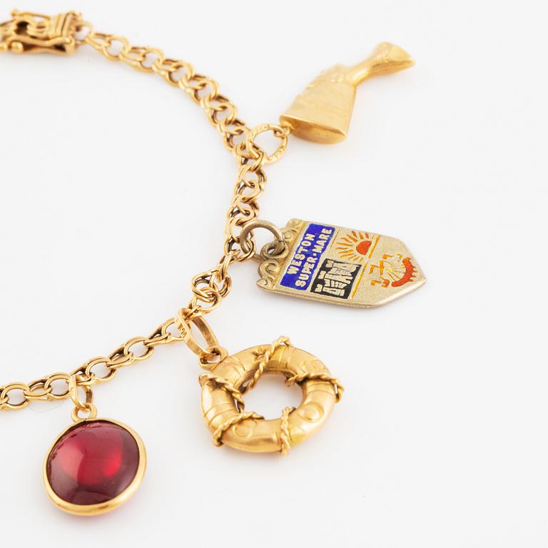 18K gold bracelet.