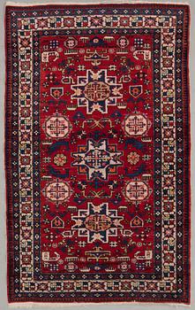 An Old Shirvan rug. Circa 167 x 103 cm.