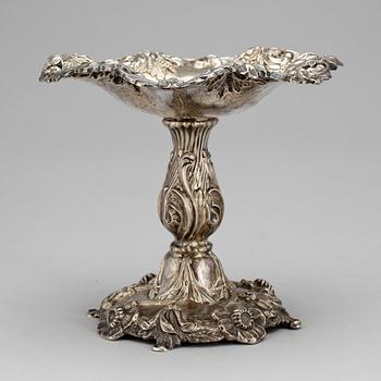 UPPSATSSKÅL, silver, Otto Wilhelm Kjellberg, Västerås, 1857, totalvikt ca 286g.