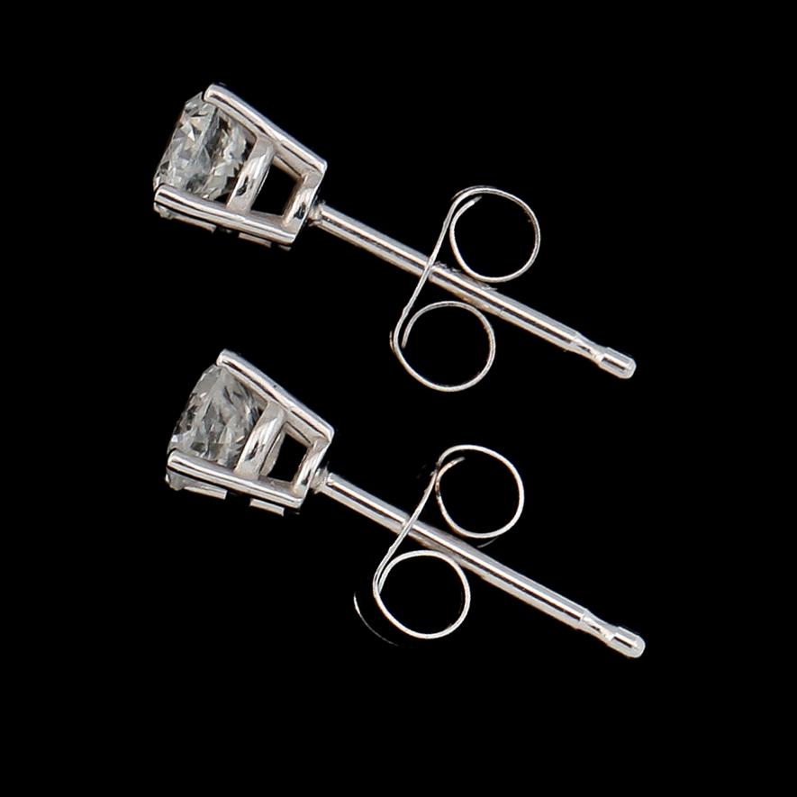 ÖRHÄNGEN, 1 par, 14K vitguld, briljantslipade diamanter tot ca 0.50 ct.