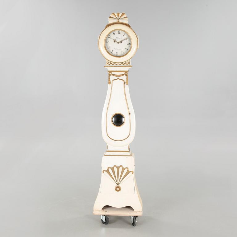 A grandfather clock, dial marked "GH Welcher Eskilstuna No 1200", made around year 1800.