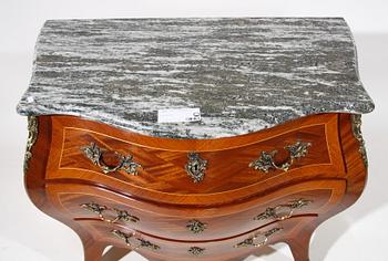 BYRÅ , rokokostil, 1900-tal.