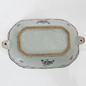 Smörterrin, terrinfat och bålskål, kompaniporslin, Kina, Qingdynastin, 1700-tal.