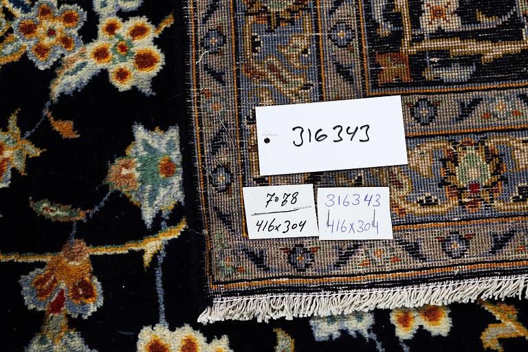 A carpet, Kashan, ca 416 x 304 cm.