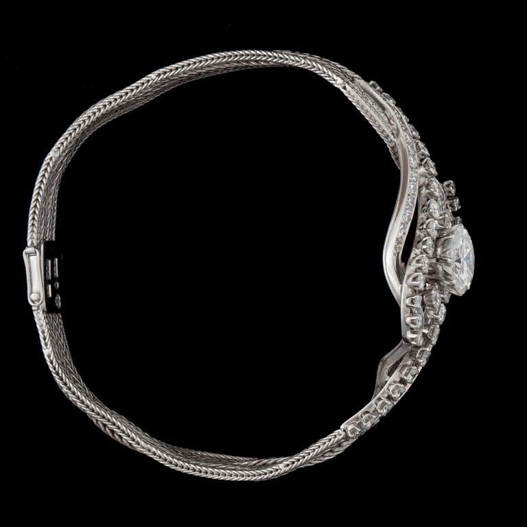 ARMBAND med diamanter. Briljantslipad diamant i mitten cirka 3.00 ct, kvalitet ca H/VVS.