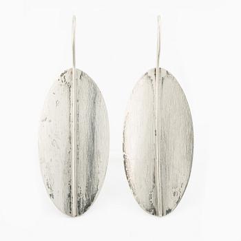 Sven-Erik Högberg, a pair of earrings in the shape of leaves, sterling silver, Gothenburg 1993.