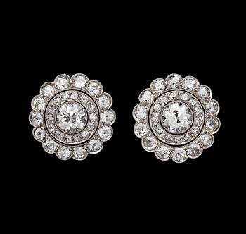 1047. A pair of old cut diamond earclips, tot. app. 5.50 cts, 1930's.