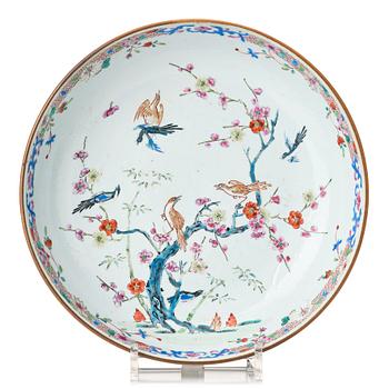 847. A famille rose dish, Qing dynasty, Qianlong (1736-95).