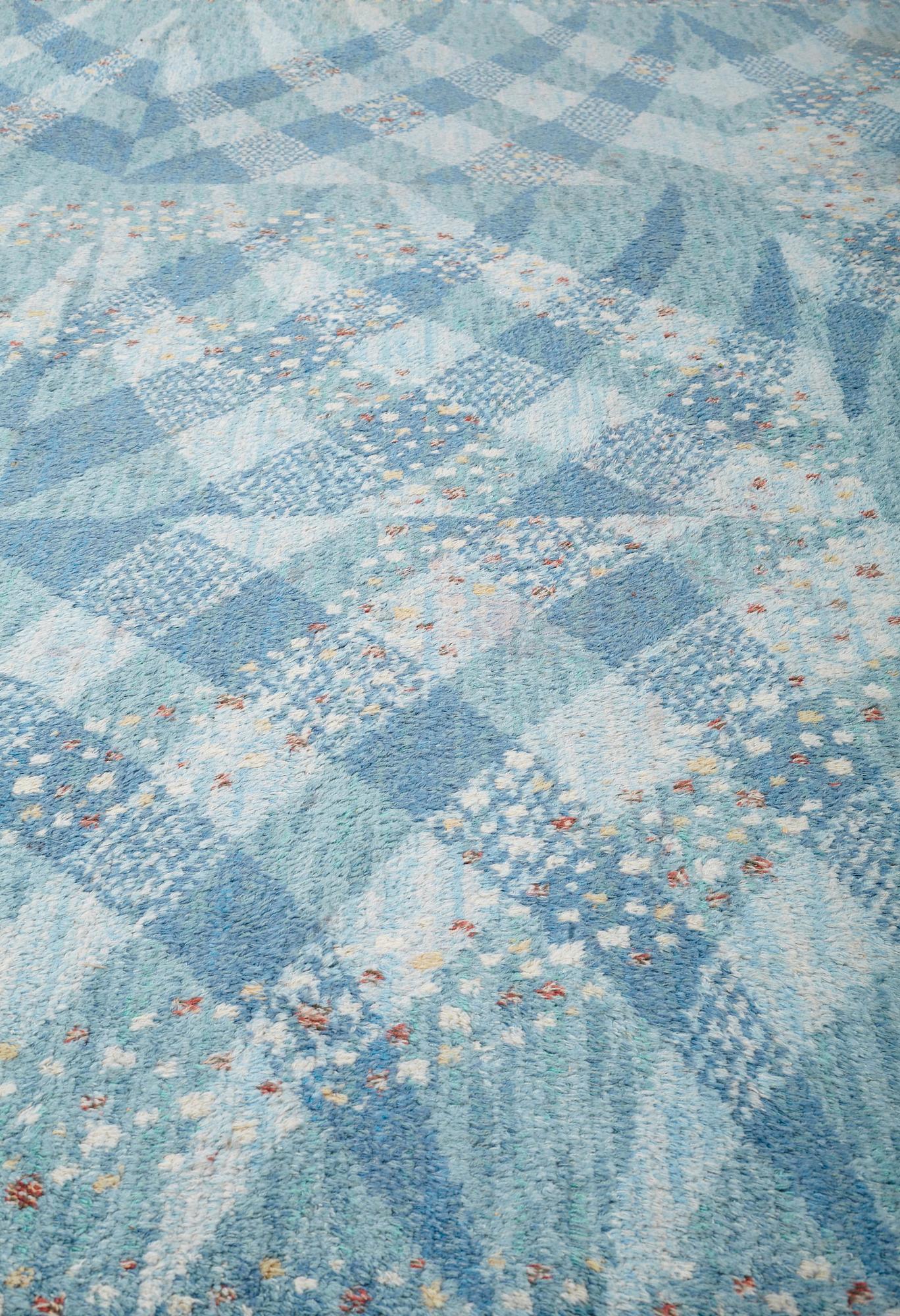 Barbro Nilsson, MATTA, "Magdalena blå", tät rya, ca 387,5 x 304 cm, signerad AB MMF BN.
