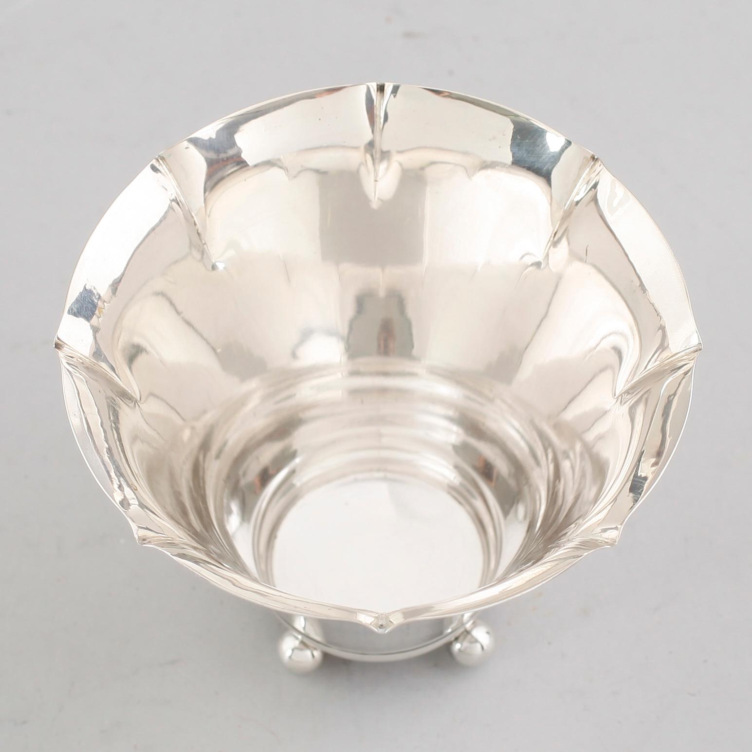 SKÅL, silver, Wiwen Nilsson, Lund 1932. Vikt ca 104 gram.