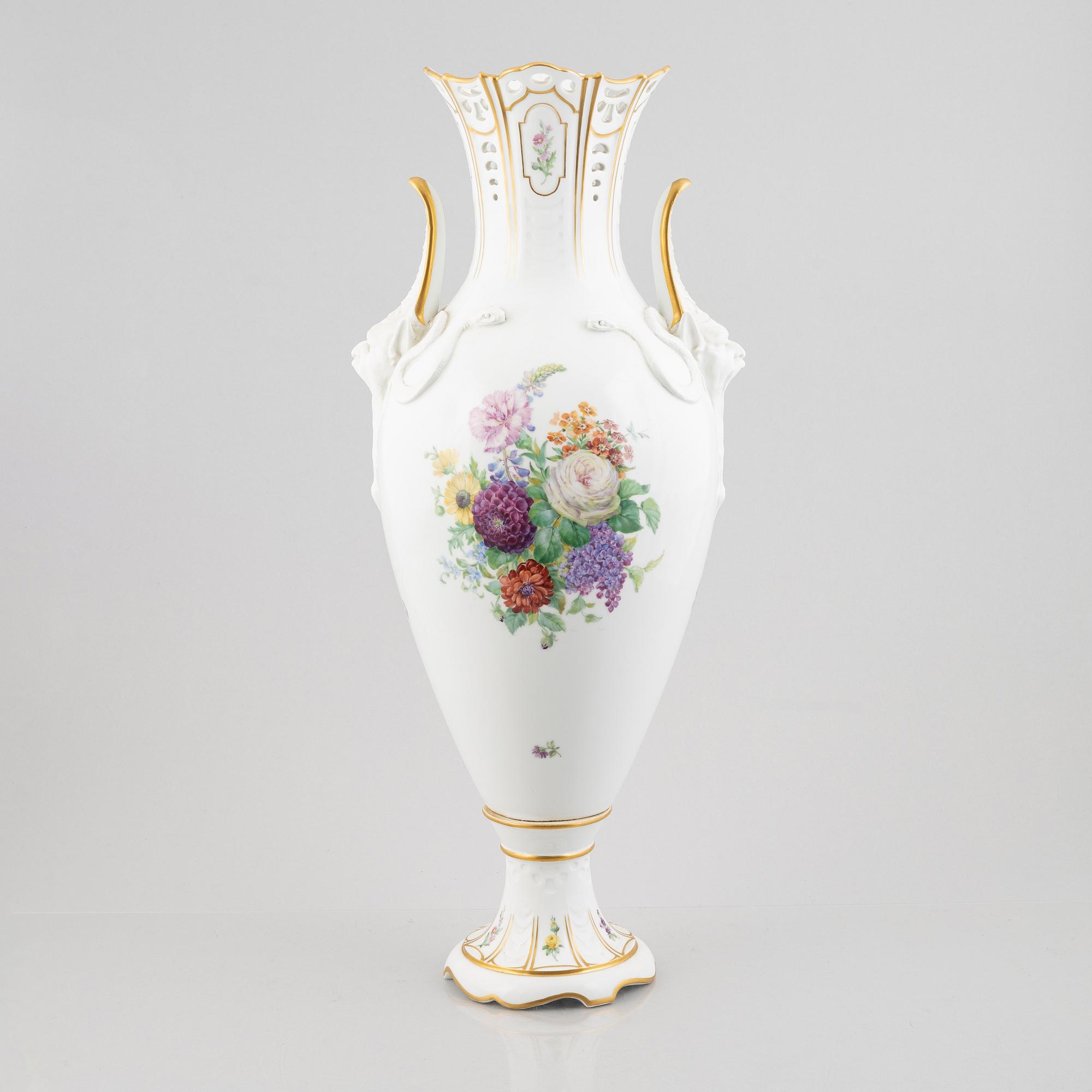 Royal Copenhagen, decorative vase, "Sachsisk Blomst", circa 1900.