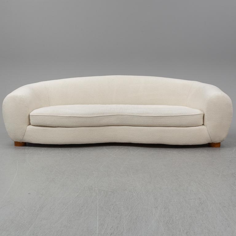 ANDREAS MARTIN-LÖF, a sofa, "Hommage à ´l'Ours Polaire´", for Lyceum, produced in Sweden 2017.