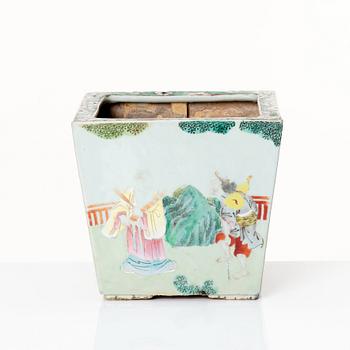 A rectangular famille rose flower pot, Qing dynasty, 19th Century.