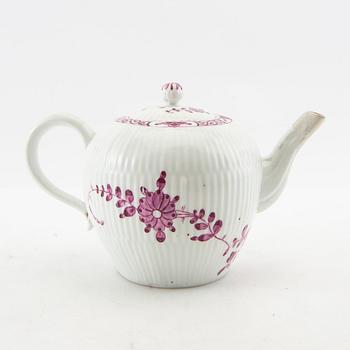 Teapot Meissen porcelain 18th century.