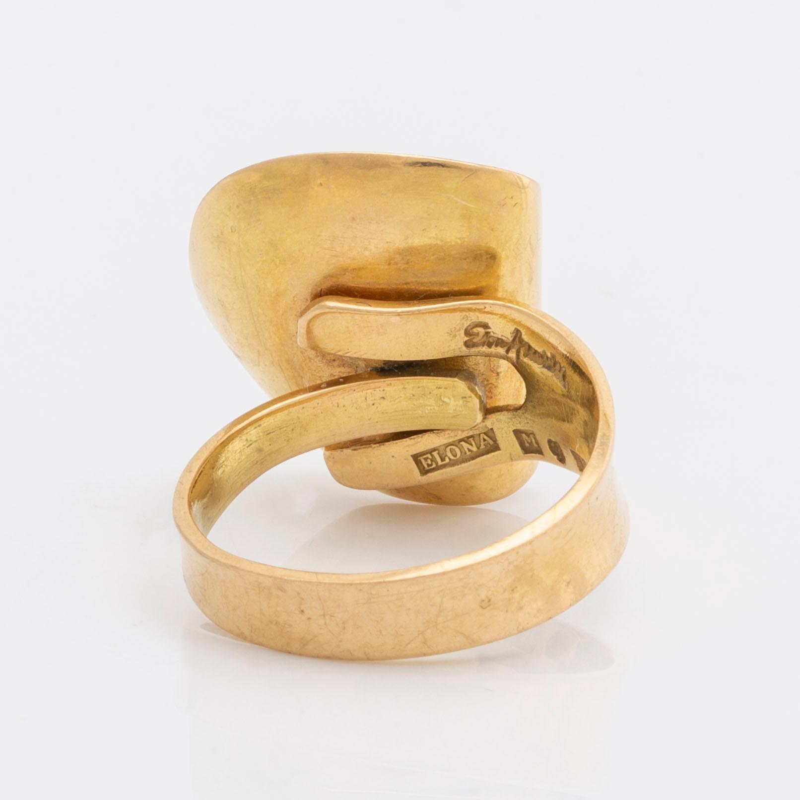 ELON ARENHILL ring 18K guld med 1 odlad pärla ca 9 mm Malmö 1982, total vikt 10,7 g.