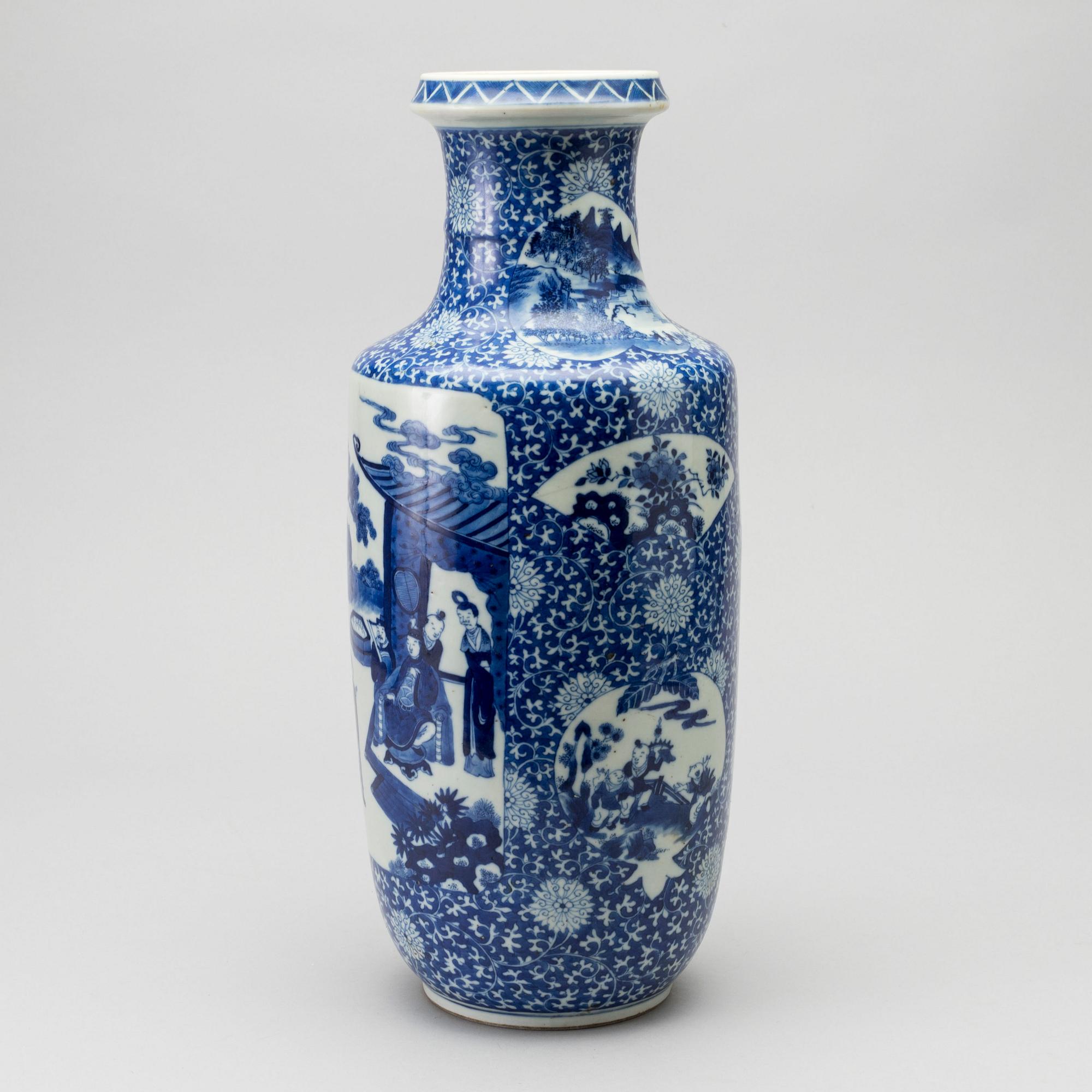 A Chinese 20th century porcelain vase.